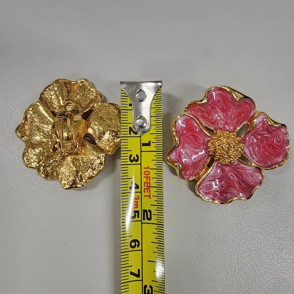 Vintage Avon Dogwood Flower Clip-On Earrings Pink Enamel Gold Tone Floral